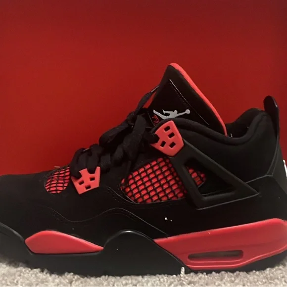 Jordan 4 Sneakers Red Thunder